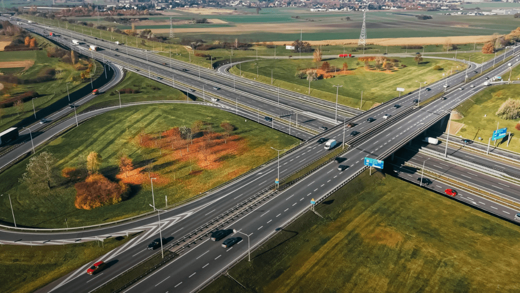 Como a nova Lei de Trânsito e Pedágios 'Free Flow' impactam o valor da sua mudança